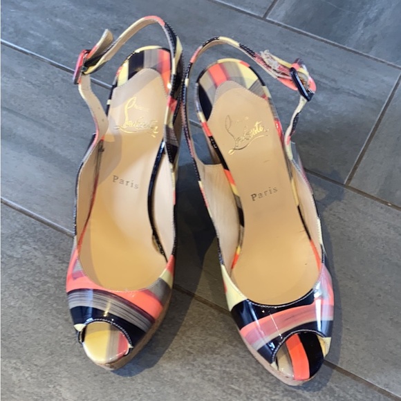 Luxury 100% Authentic Christian Louboutins from the Une Plume Line Designer - Picture 4 of 5